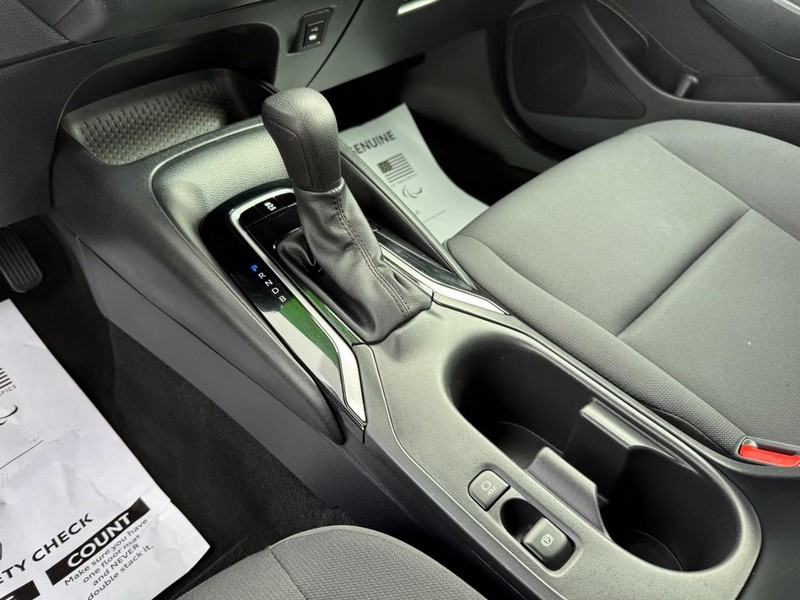 Toyota Corolla Vehicle Image 18