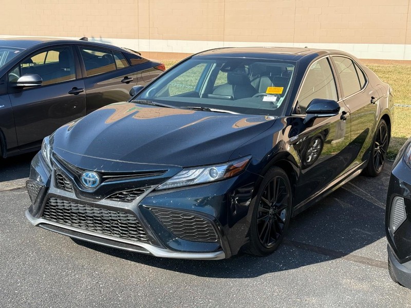 Toyota Camry Vehicle Image 02