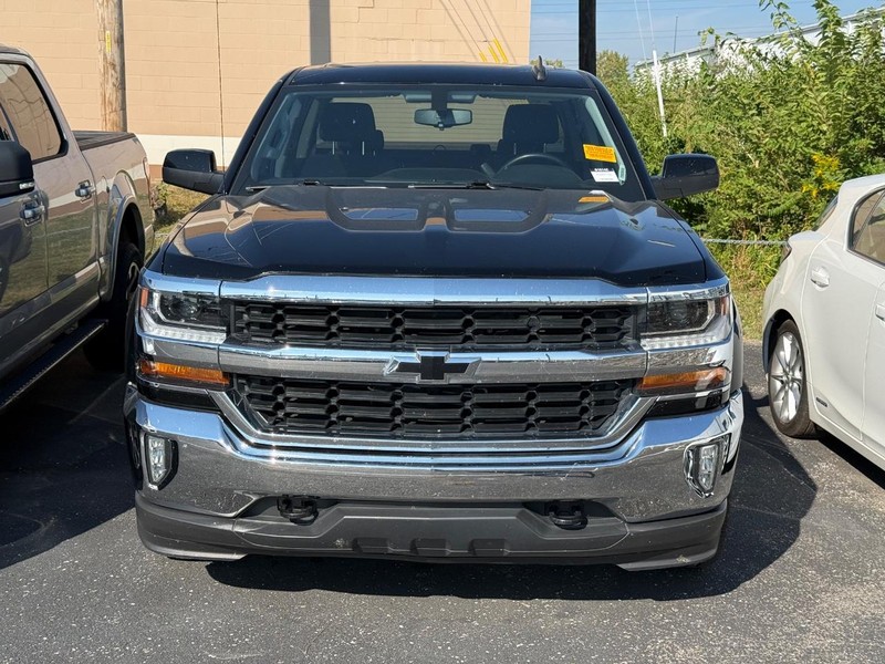 Chevrolet Silverado 1500 Vehicle Image 02