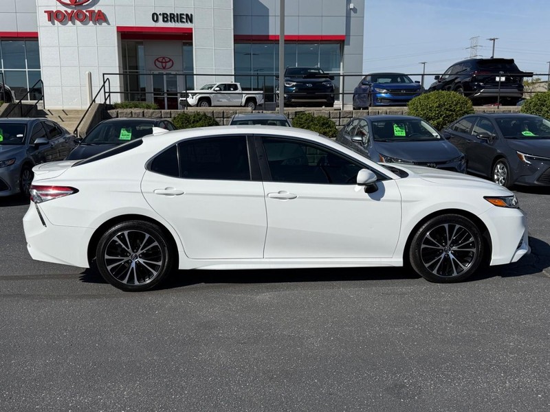 Toyota Camry Vehicle Image 02