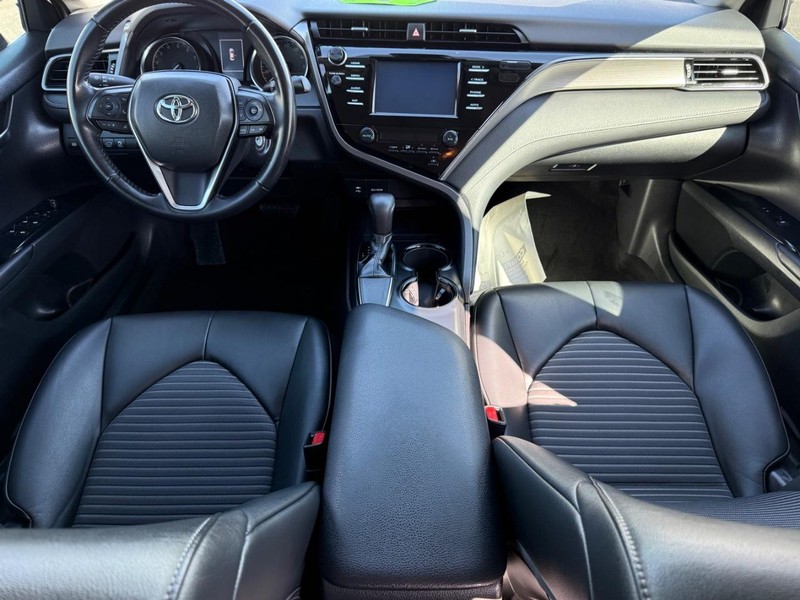 Toyota Camry Vehicle Image 11