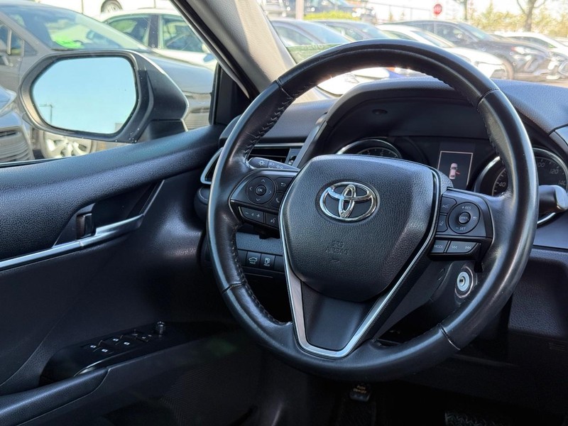 Toyota Camry Vehicle Image 12