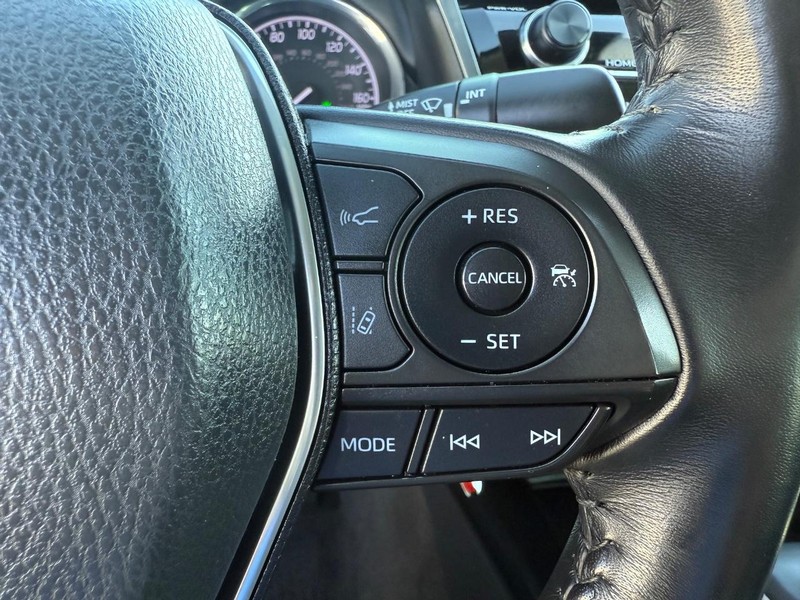 Toyota Camry Vehicle Image 14