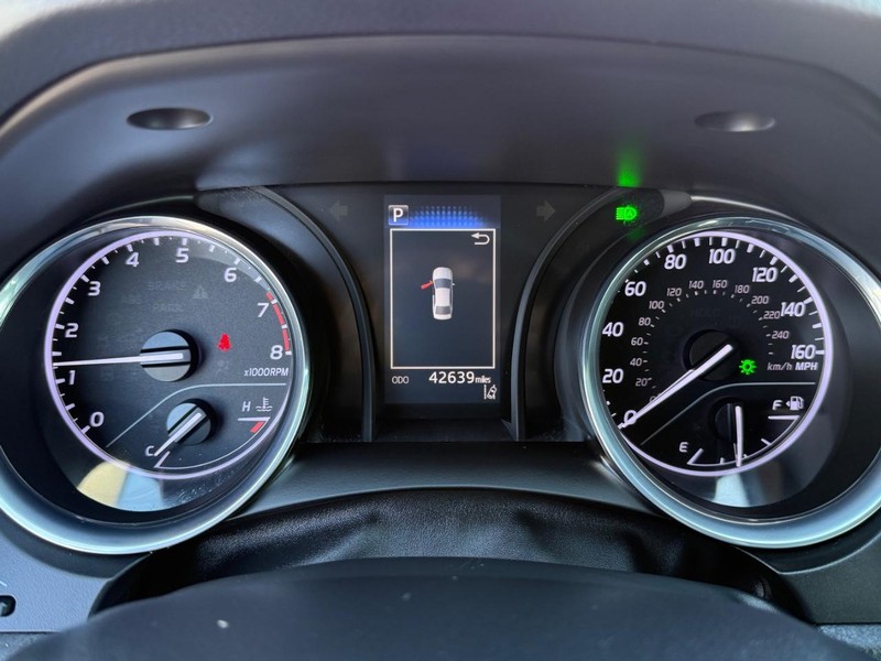 Toyota Camry Vehicle Image 19