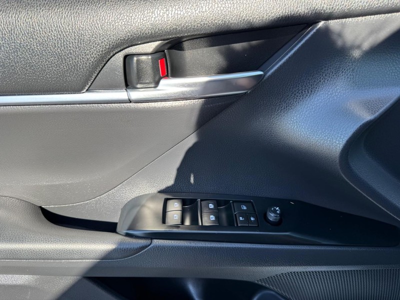 Toyota Camry Vehicle Image 21