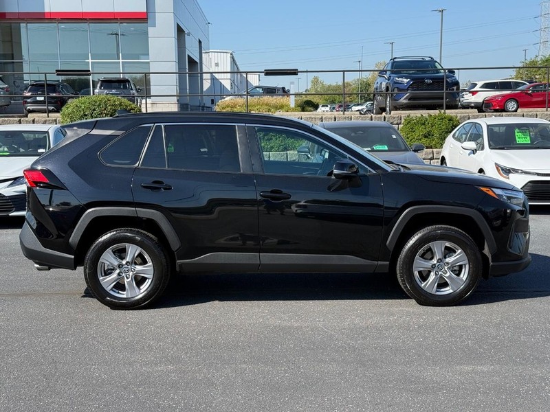 Toyota RAV4 Vehicle Image 02