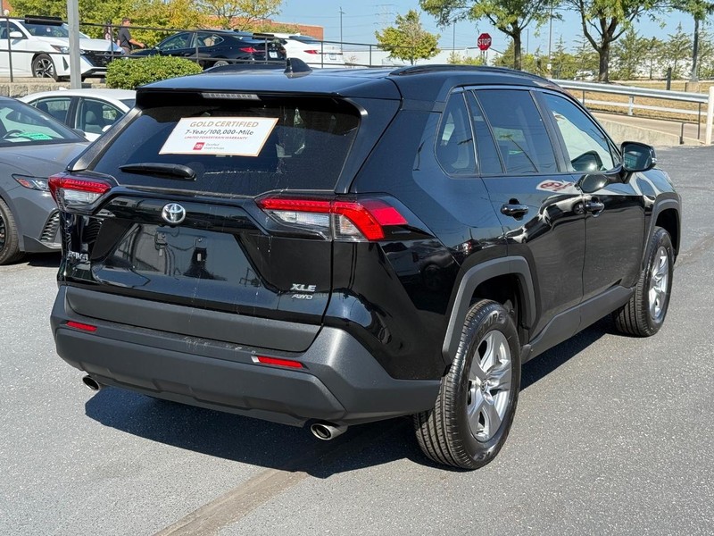 Toyota RAV4 Vehicle Image 03