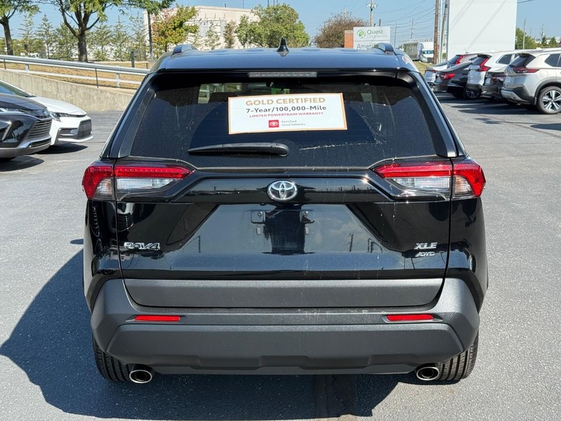 Toyota RAV4 Vehicle Image 04
