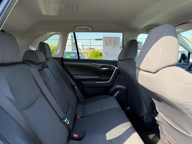 Toyota RAV4 Vehicle Image 10