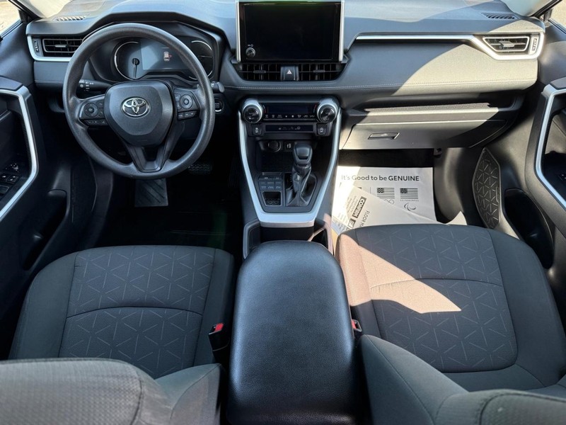 Toyota RAV4 Vehicle Image 11