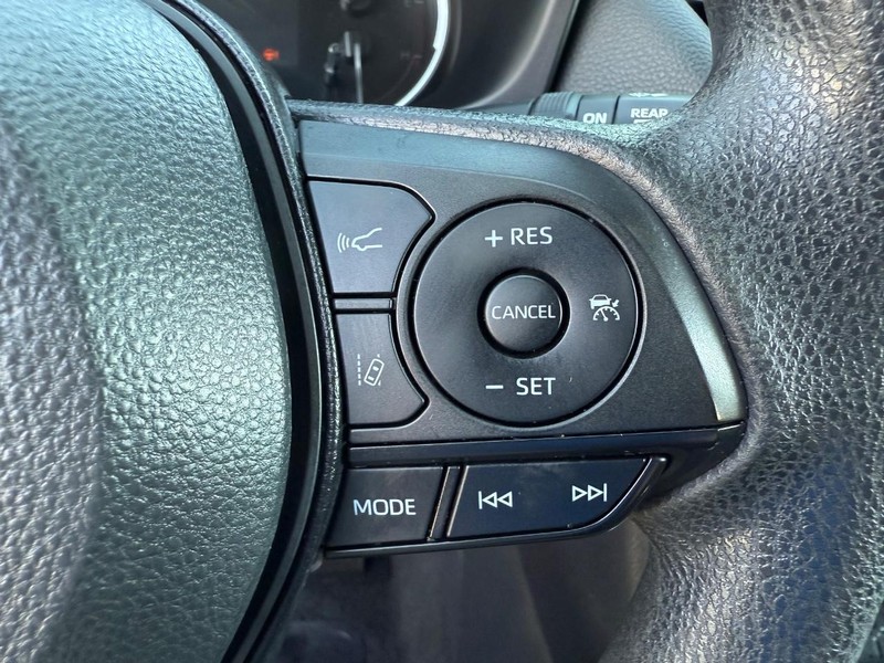 Toyota RAV4 Vehicle Image 14