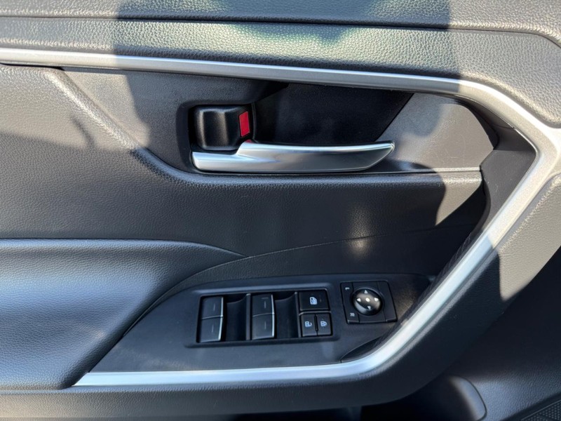 Toyota RAV4 Vehicle Image 23