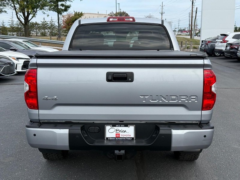 Toyota Tundra 4WD Vehicle Image 04