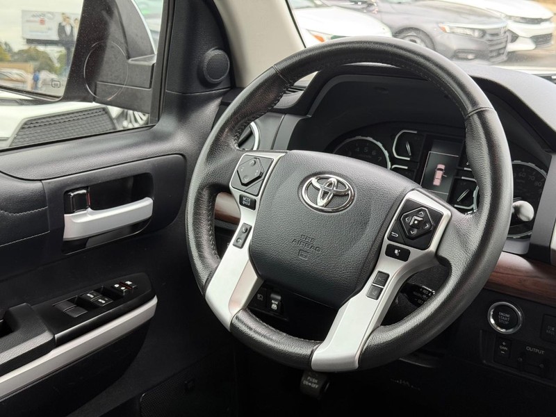 Toyota Tundra 4WD Vehicle Image 12