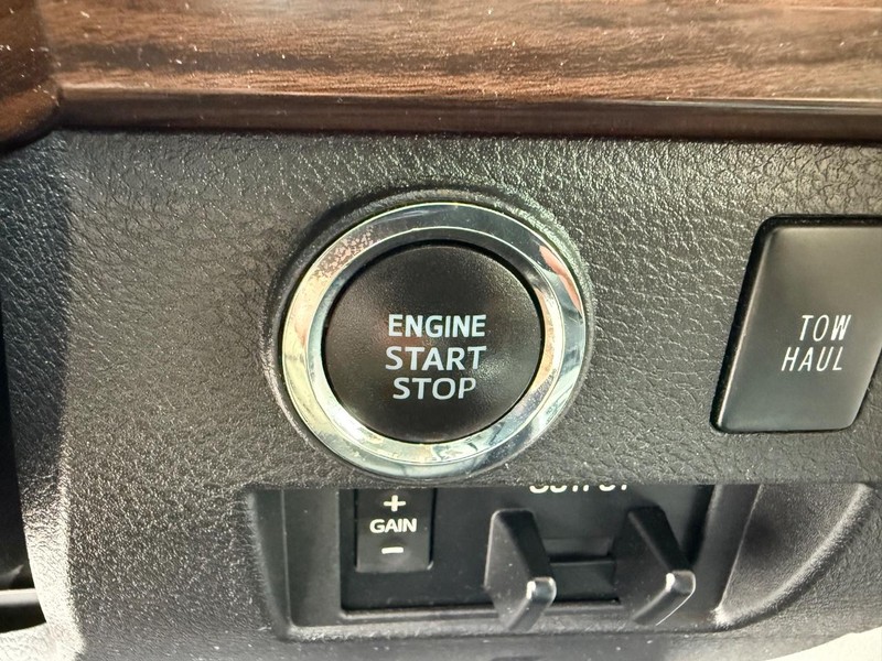 Toyota Tundra 4WD Vehicle Image 15