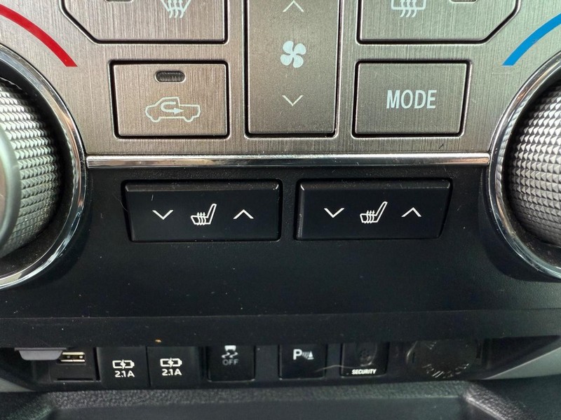 Toyota Tundra 4WD Vehicle Image 16