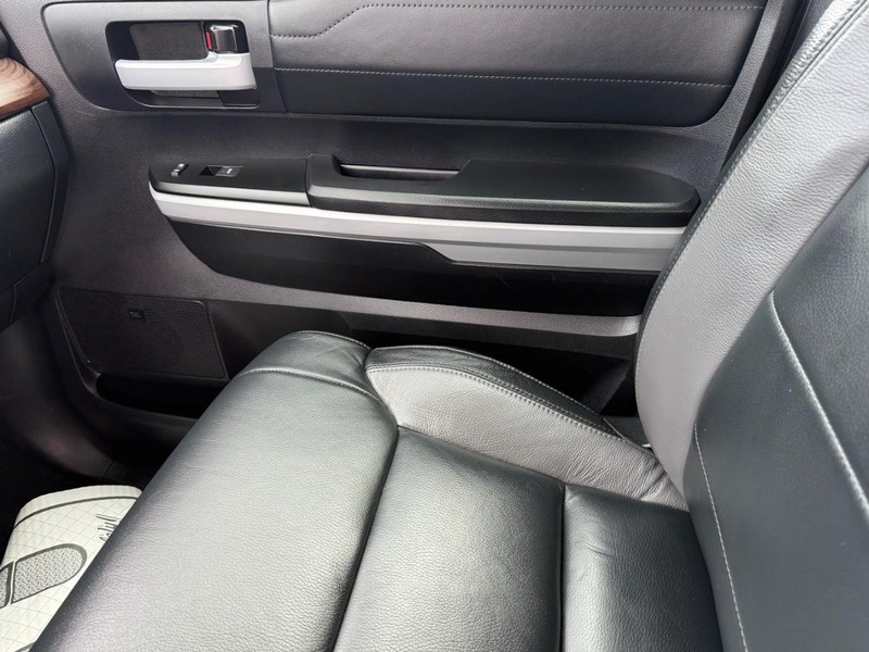 Toyota Tundra 4WD Vehicle Image 21