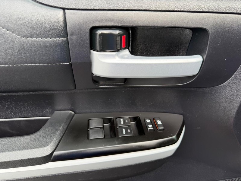 Toyota Tundra 4WD Vehicle Image 24