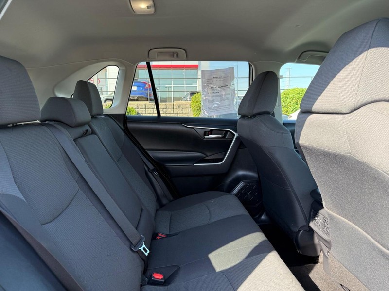 Toyota RAV4 Vehicle Image 10
