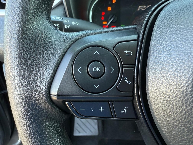 Toyota RAV4 Vehicle Image 13