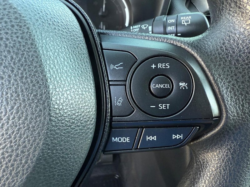 Toyota RAV4 Vehicle Image 14