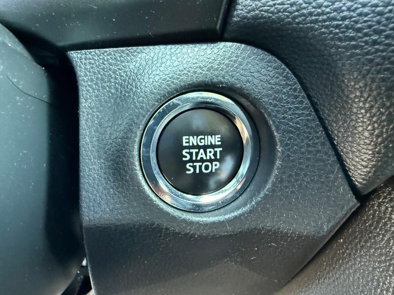 Toyota RAV4 Vehicle Image 15