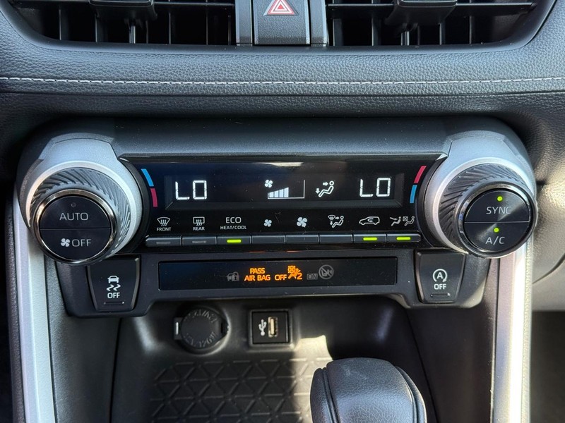 Toyota RAV4 Vehicle Image 18