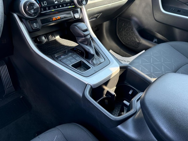 Toyota RAV4 Vehicle Image 19