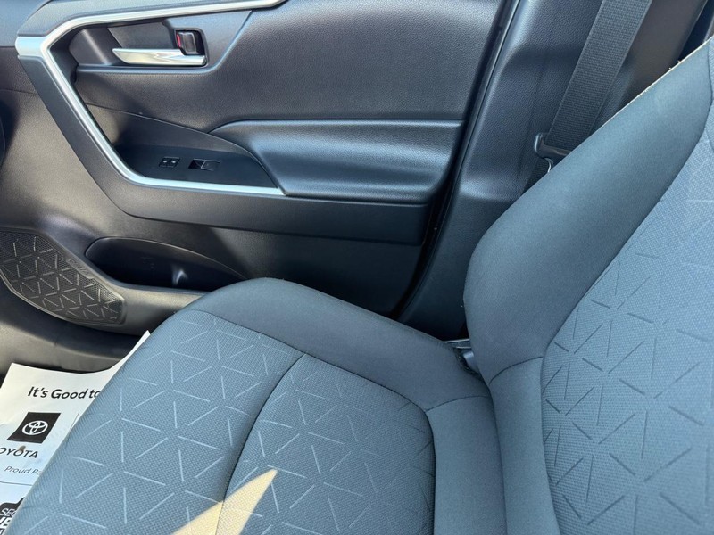 Toyota RAV4 Vehicle Image 20