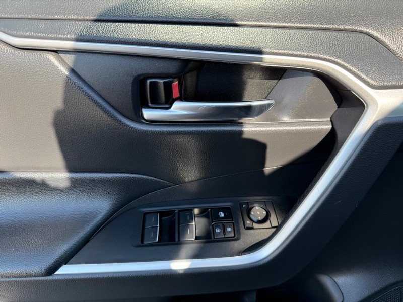 Toyota RAV4 Vehicle Image 23