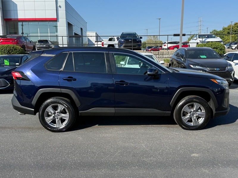 Toyota RAV4 Vehicle Image 02