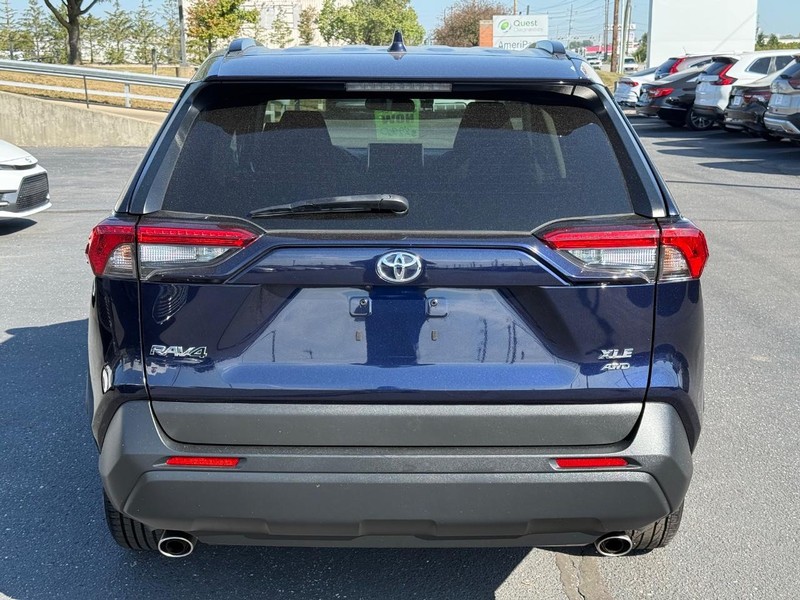 Toyota RAV4 Vehicle Image 04