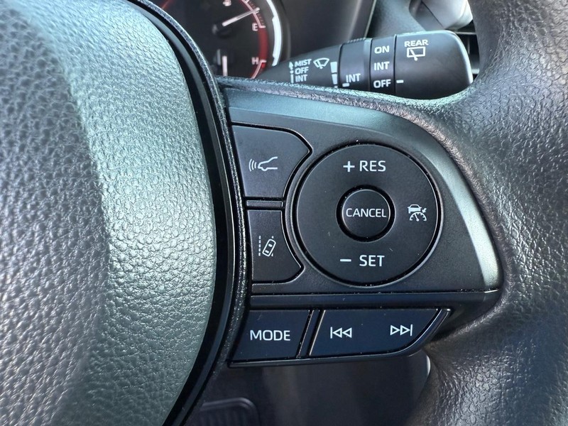 Toyota RAV4 Vehicle Image 14