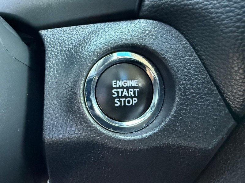 Toyota RAV4 Vehicle Image 15