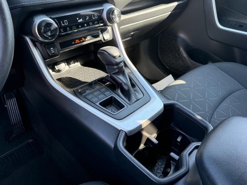 Toyota RAV4 Vehicle Image 19