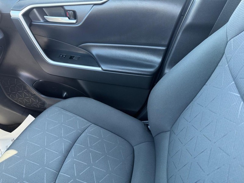 Toyota RAV4 Vehicle Image 20