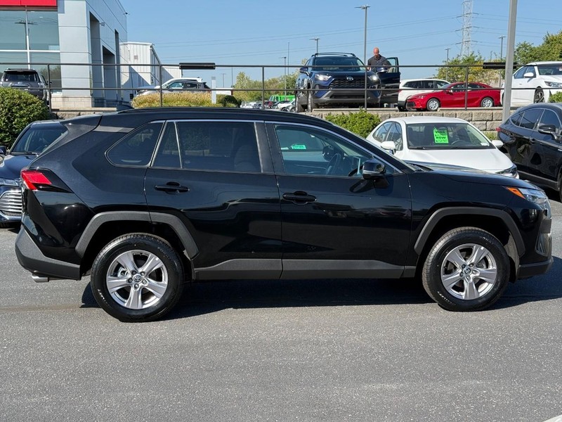 Toyota RAV4 Vehicle Image 02