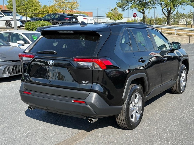 Toyota RAV4 Vehicle Image 03