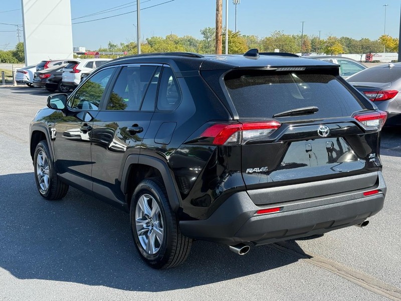 Toyota RAV4 Vehicle Image 05