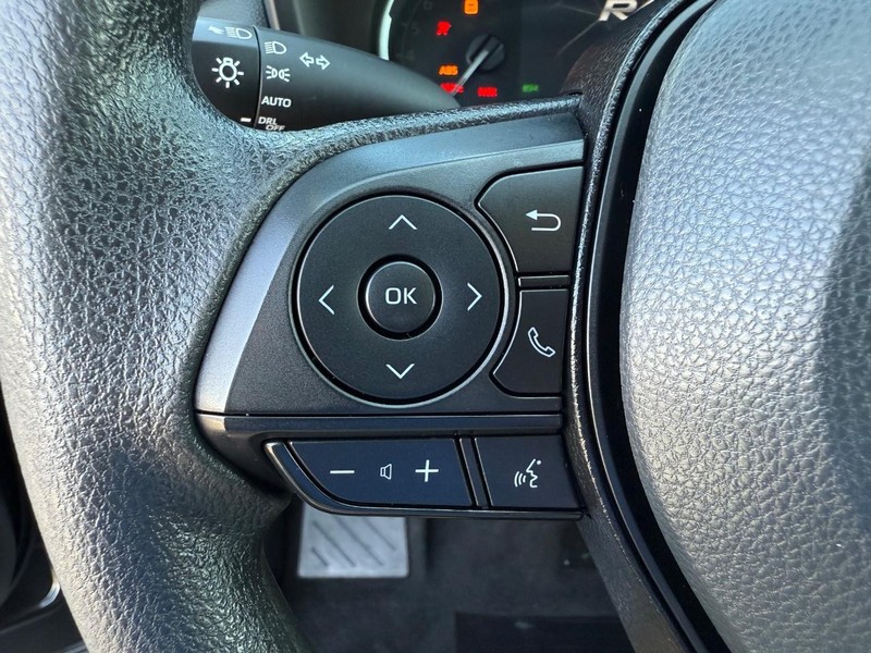 Toyota RAV4 Vehicle Image 13