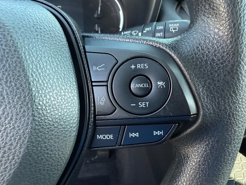 Toyota RAV4 Vehicle Image 14