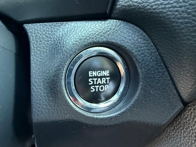 Toyota RAV4 Vehicle Image 15