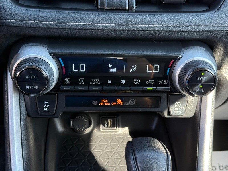 Toyota RAV4 Vehicle Image 18