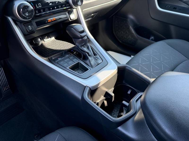 Toyota RAV4 Vehicle Image 19