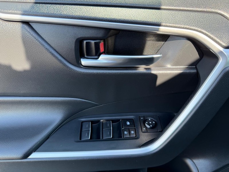 Toyota RAV4 Vehicle Image 23