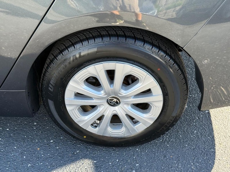 Toyota Prius Vehicle Image 06