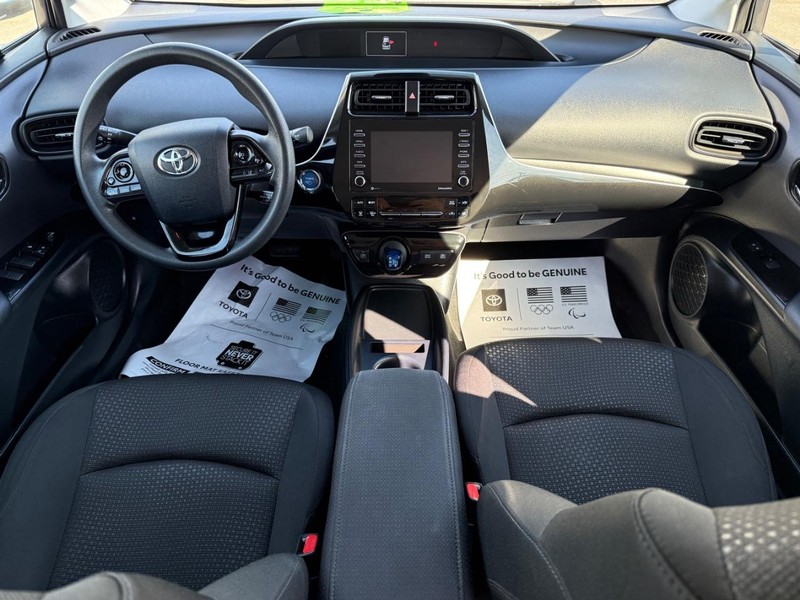 Toyota Prius Vehicle Image 11