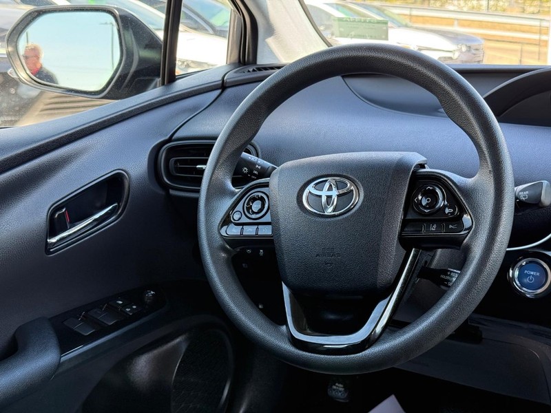 Toyota Prius Vehicle Image 12