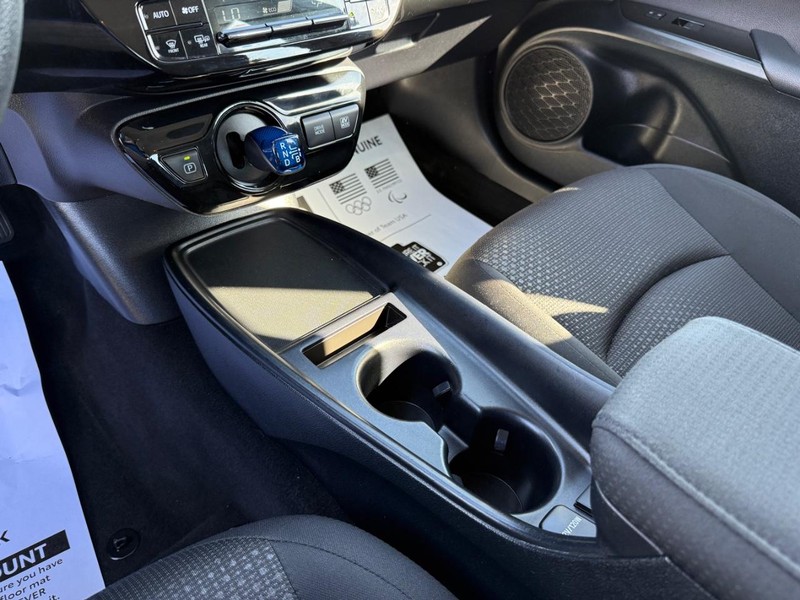 Toyota Prius Vehicle Image 18