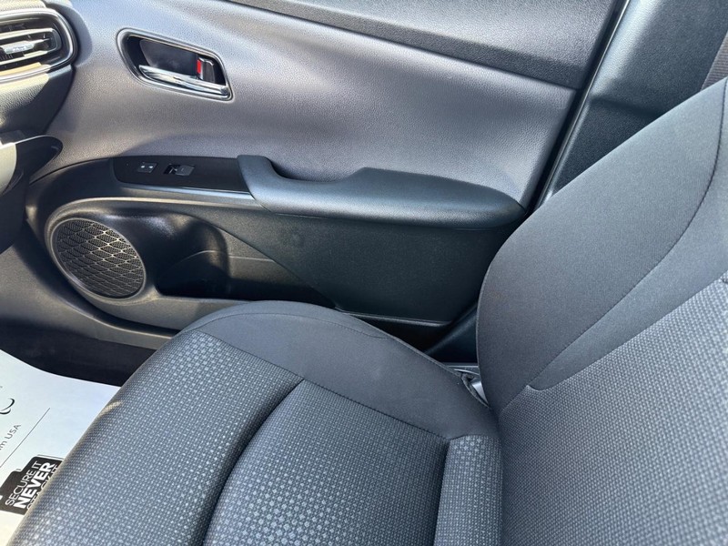 Toyota Prius Vehicle Image 19